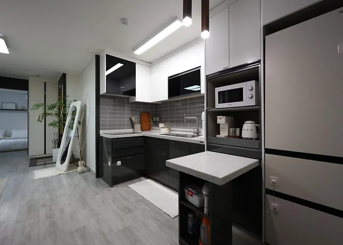 Suu 4 Beds & 2 Bath Group Near Cheonho Station